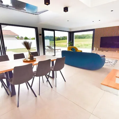 Moderne Avec Piscine Вилла
