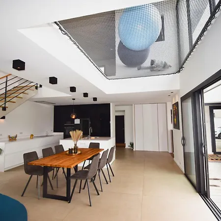 Вилла Moderne Avec Piscine