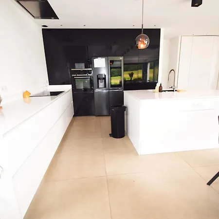 Moderne Avec Piscine Вилла