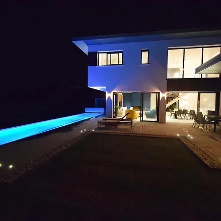 Вилла Moderne Avec Piscine *